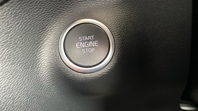 Volvo XC40 2.0 B4P Ultra Dark 5dr Auto Petrol Estate